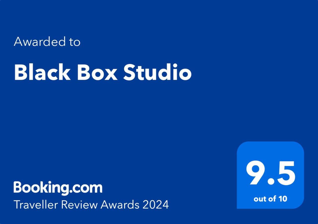 Black Box Studio سموليان المظهر الخارجي الصورة