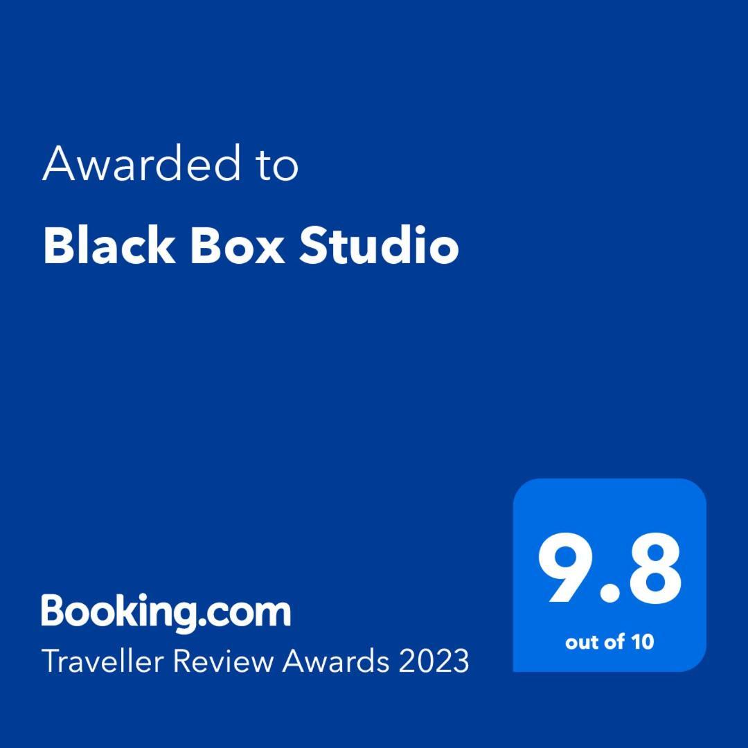 Black Box Studio سموليان المظهر الخارجي الصورة